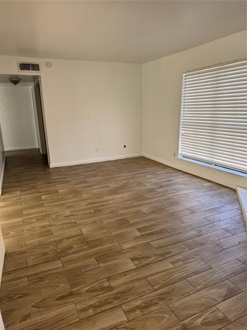 6200 W Tidwell Road 2404, Houston, TX 77092