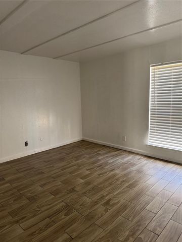 6200 W Tidwell Road 2404, Houston, TX 77092