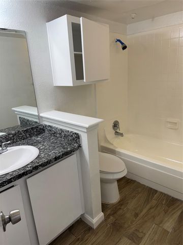 6200 W Tidwell Road 2404, Houston, TX 77092