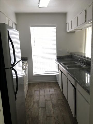 6200 W Tidwell Road 2404, Houston, TX 77092
