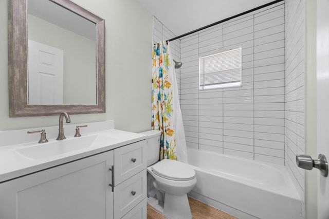 8993 SE Sandridge Avenue, Hobe Sound, FL 33455