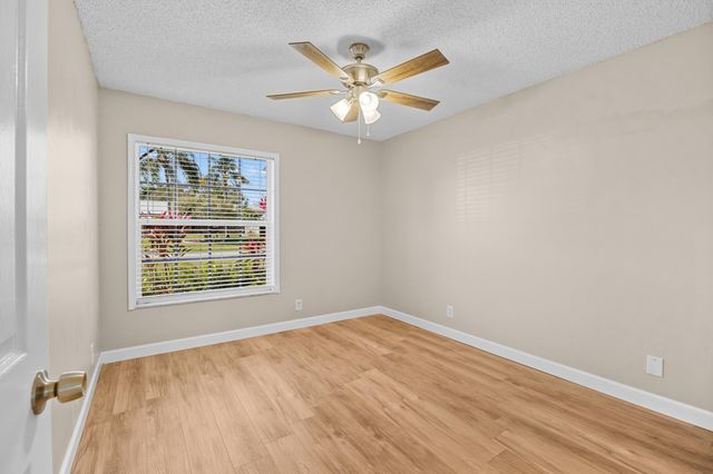 8993 SE Sandridge Avenue, Hobe Sound, FL 33455