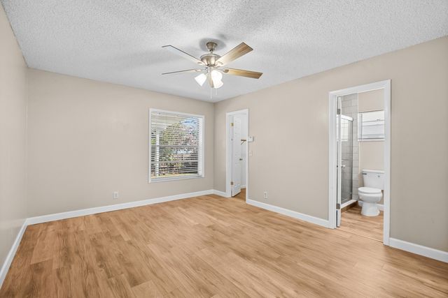 8993 SE Sandridge Avenue, Hobe Sound, FL 33455