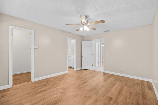 8993 SE Sandridge Avenue, Hobe Sound, FL 33455