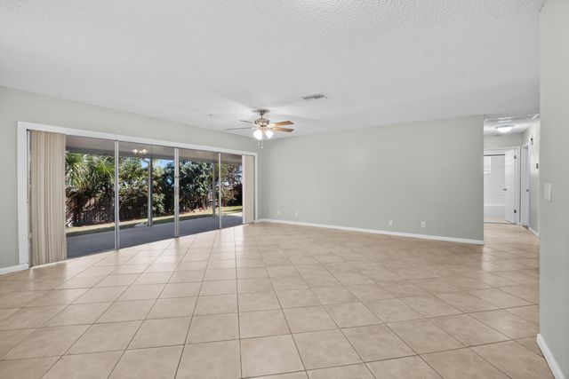 8993 SE Sandridge Avenue, Hobe Sound, FL 33455