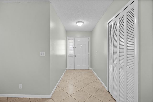 8993 SE Sandridge Avenue, Hobe Sound, FL 33455