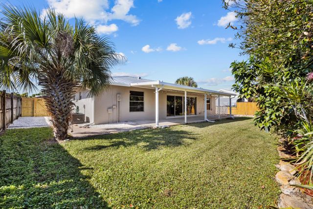 8993 SE Sandridge Avenue, Hobe Sound, FL 33455