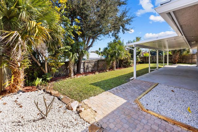 8993 SE Sandridge Avenue, Hobe Sound, FL 33455