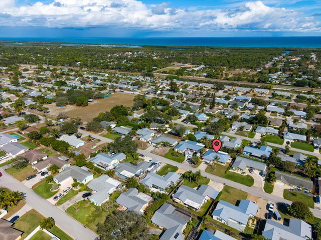 8993 SE Sandridge Avenue, Hobe Sound, FL 33455