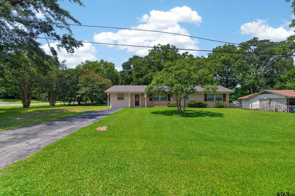 422 Polly St, Bullard, TX 75757