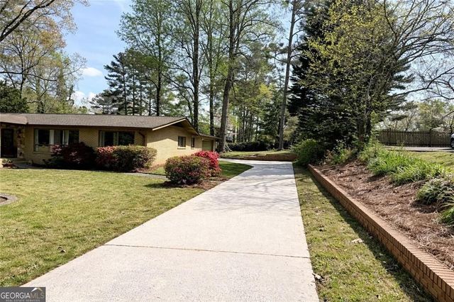 2744 Pinestream Drive NE, Marietta, GA 30068