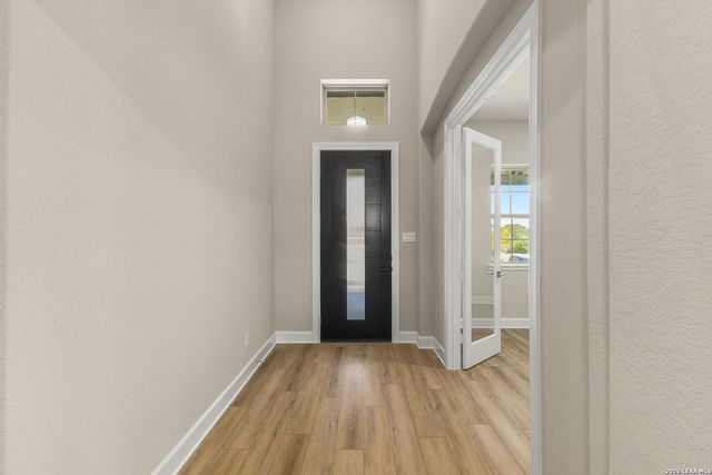 130 Gallant Fox, Castroville, TX 78009