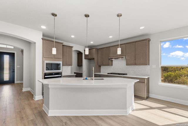 130 Gallant Fox, Castroville, TX 78009