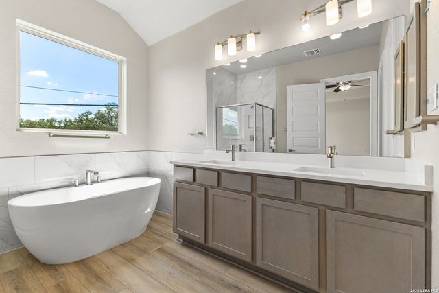 130 Gallant Fox, Castroville, TX 78009