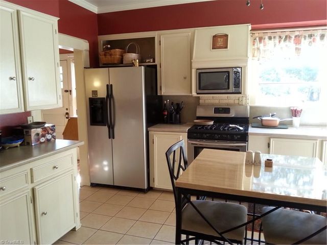 216 W Hunter Street, Madison, NC 27025