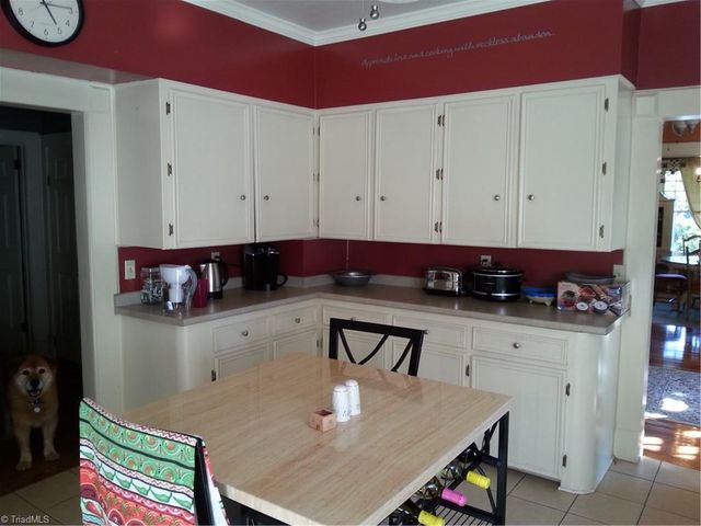 216 W Hunter Street, Madison, NC 27025