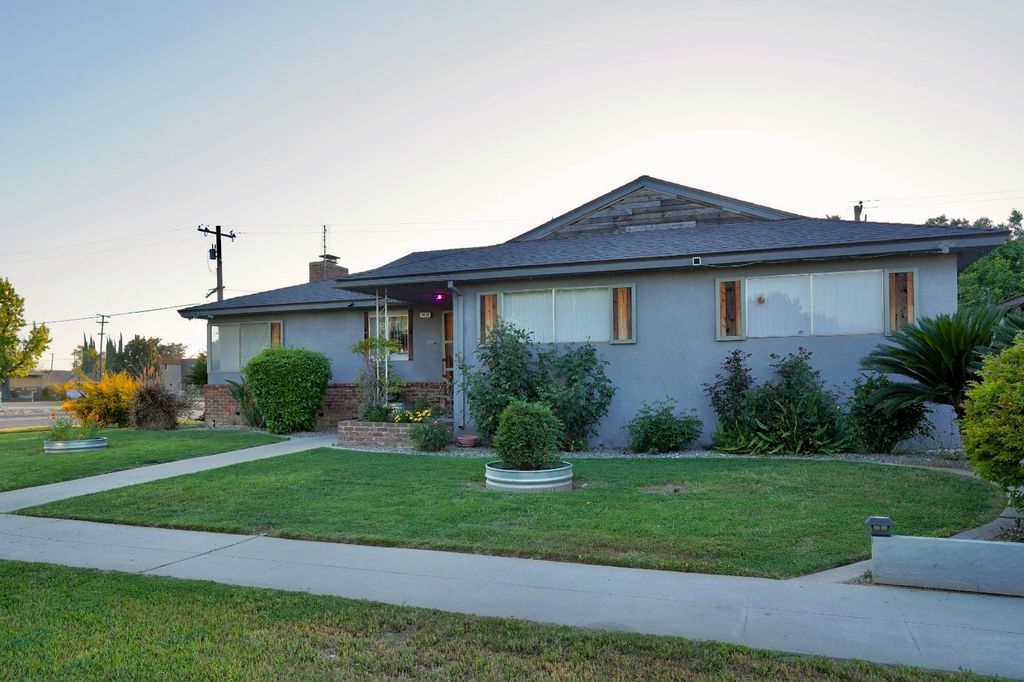 Image 10 of property listing at 5419 N Callisch, Fresno, CA 93710