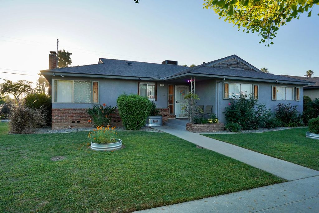 Image 12 of property listing at 5419 N Callisch, Fresno, CA 93710