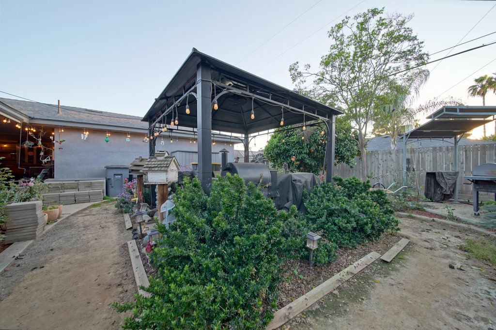 Image 15 of property listing at 5419 N Callisch, Fresno, CA 93710