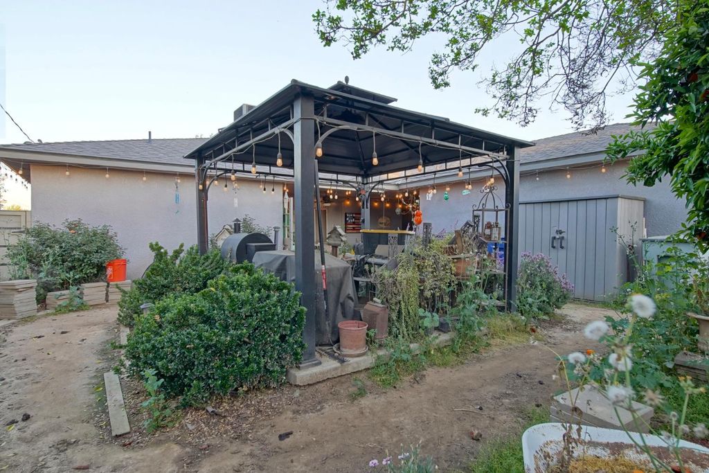 Image 16 of property listing at 5419 N Callisch, Fresno, CA 93710