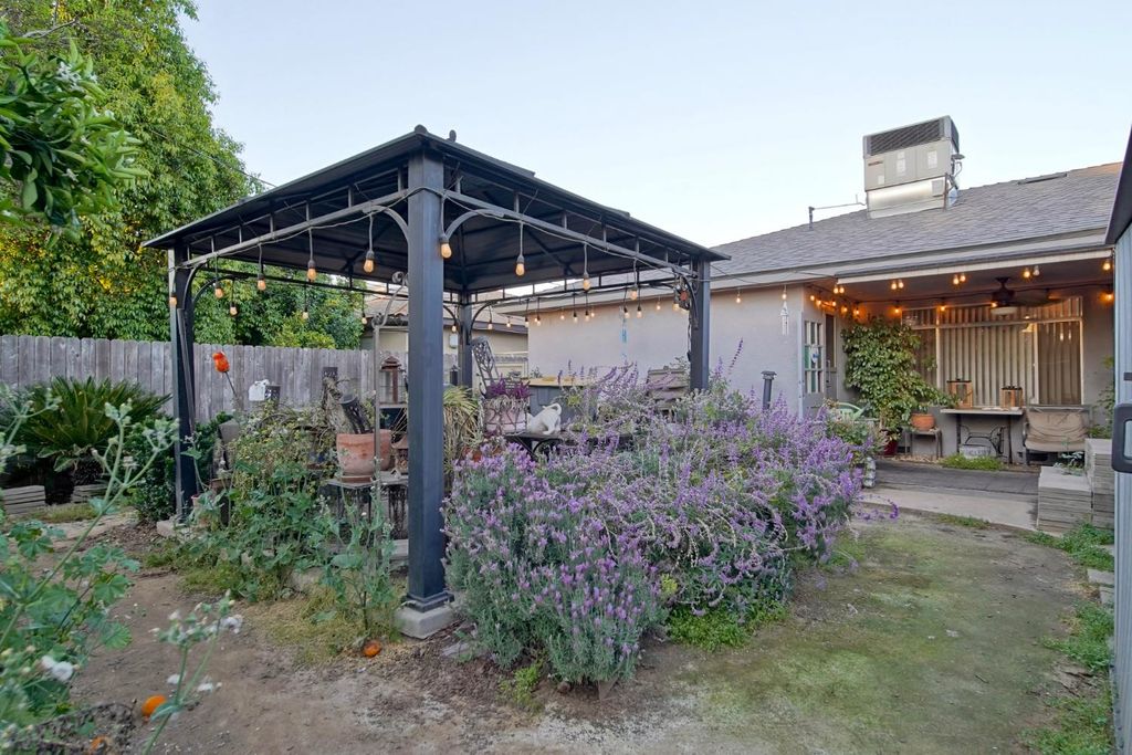 Image 17 of property listing at 5419 N Callisch, Fresno, CA 93710