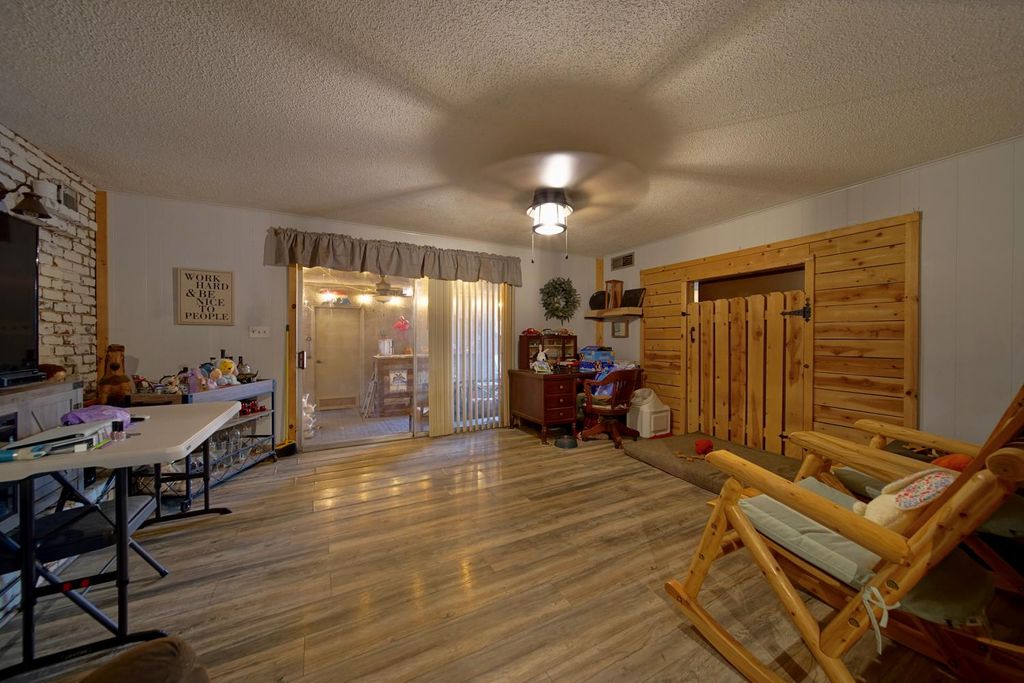 Image 20 of property listing at 5419 N Callisch, Fresno, CA 93710