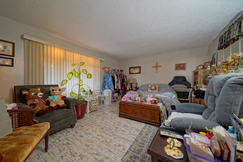 Image 27 of property listing at 5419 N Callisch, Fresno, CA 93710