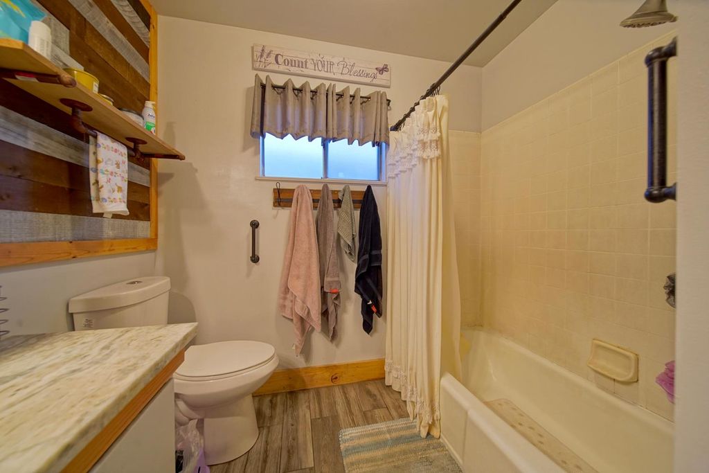 Image 30 of property listing at 5419 N Callisch, Fresno, CA 93710