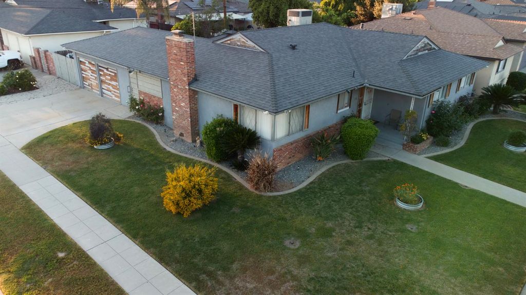 Image 5 of property listing at 5419 N Callisch, Fresno, CA 93710