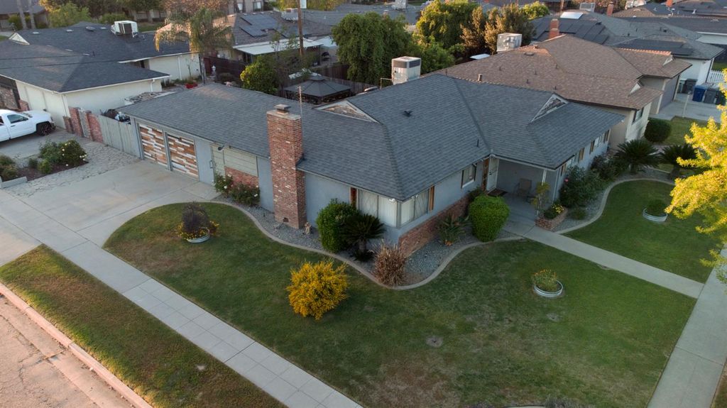 Image 7 of property listing at 5419 N Callisch, Fresno, CA 93710