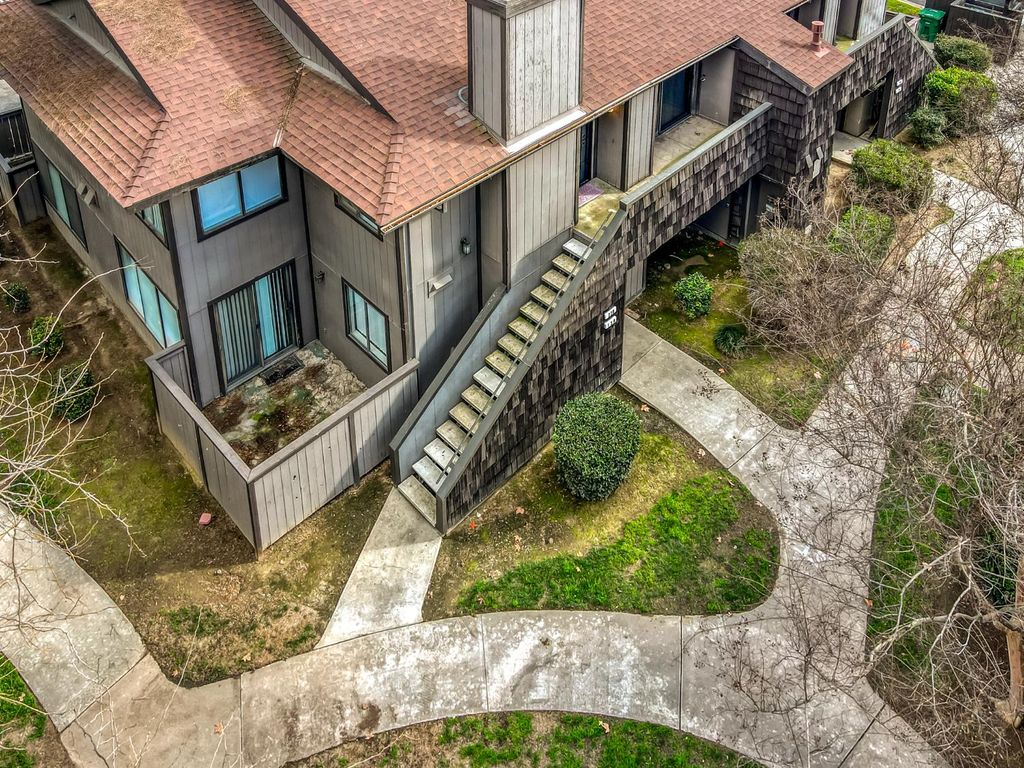 Image 1 of property listing at 4860 E Lane Avenue # 230, Fresno, CA 93727