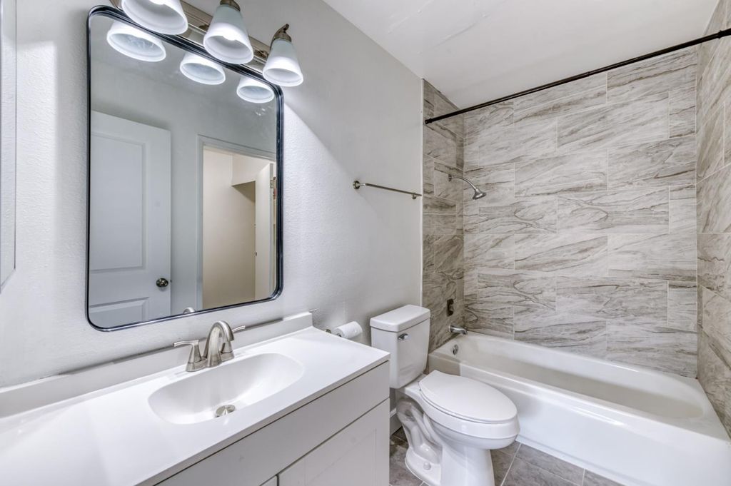 Image 13 of property listing at 4860 E Lane Avenue # 230, Fresno, CA 93727