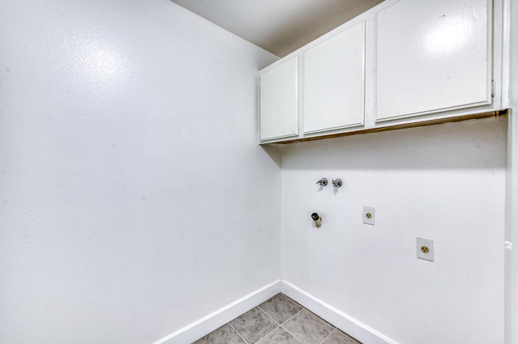 Image 14 of property listing at 4860 E Lane Avenue # 230, Fresno, CA 93727