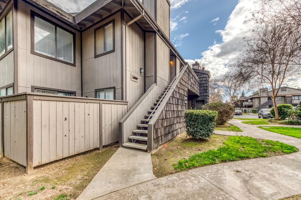 Image 17 of property listing at 4860 E Lane Avenue # 230, Fresno, CA 93727