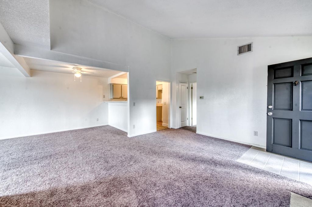 Image 2 of property listing at 4860 E Lane Avenue # 230, Fresno, CA 93727