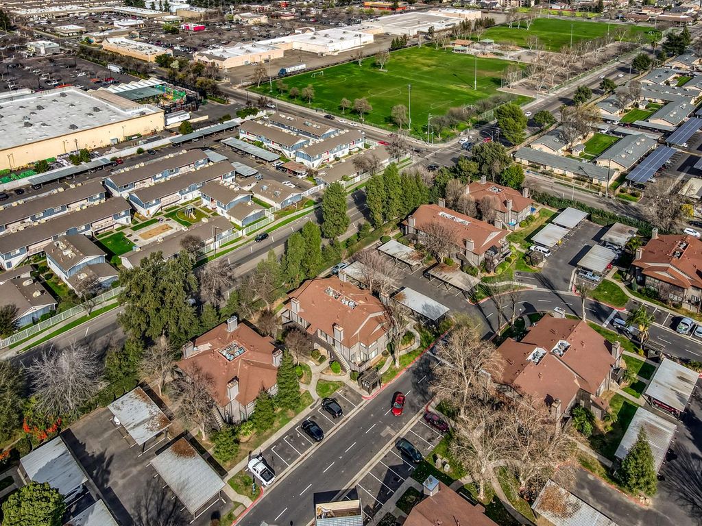 Image 21 of property listing at 4860 E Lane Avenue # 230, Fresno, CA 93727