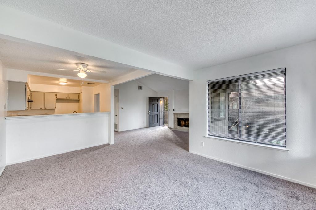 Image 4 of property listing at 4860 E Lane Avenue # 230, Fresno, CA 93727