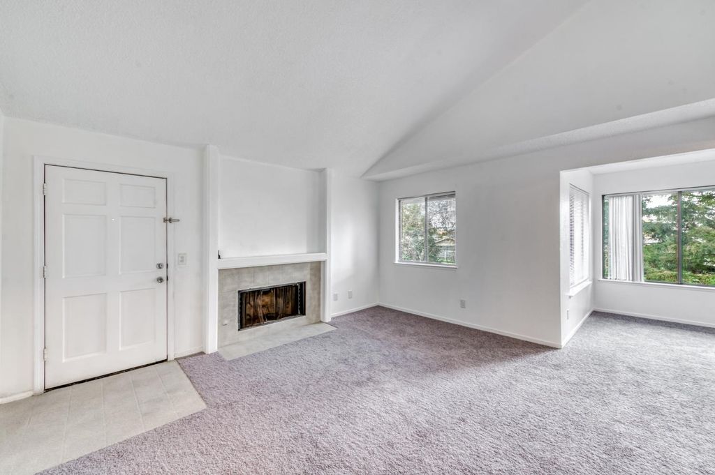 Image 5 of property listing at 4860 E Lane Avenue # 230, Fresno, CA 93727