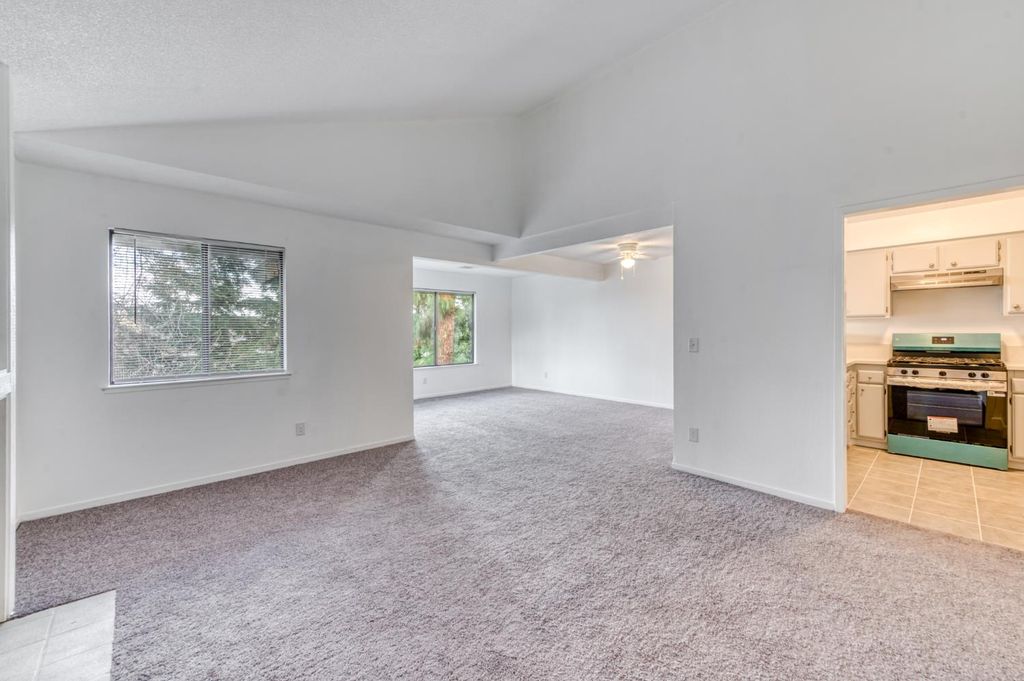 Image 6 of property listing at 4860 E Lane Avenue # 230, Fresno, CA 93727