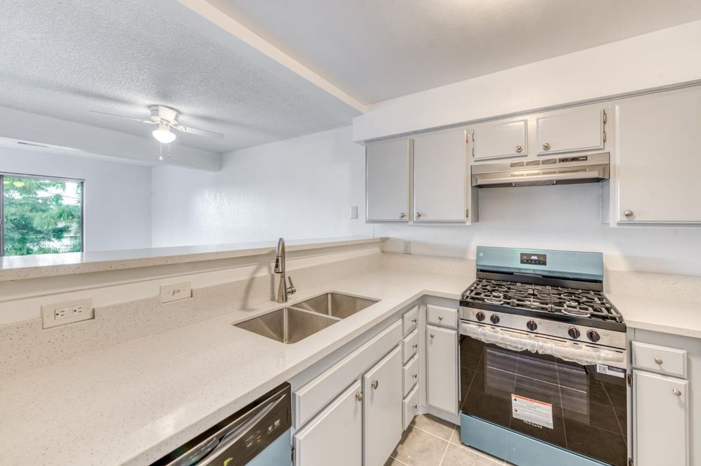 Image 8 of property listing at 4860 E Lane Avenue # 230, Fresno, CA 93727