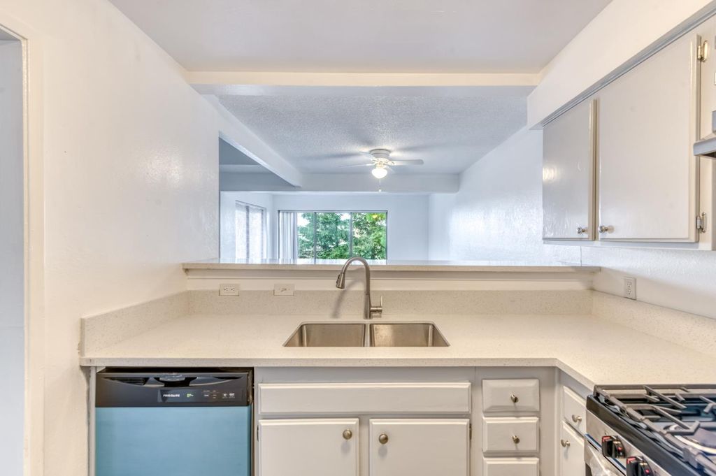 Image 9 of property listing at 4860 E Lane Avenue # 230, Fresno, CA 93727