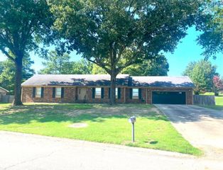 1801 Sara Ann Circle, Paragould, AR 72450