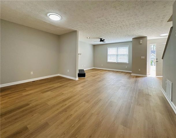 1016 Kennesborough Road NW, Kennesaw, GA 30144