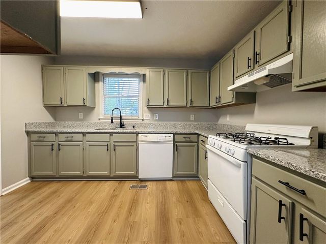 1016 Kennesborough Road NW, Kennesaw, GA 30144