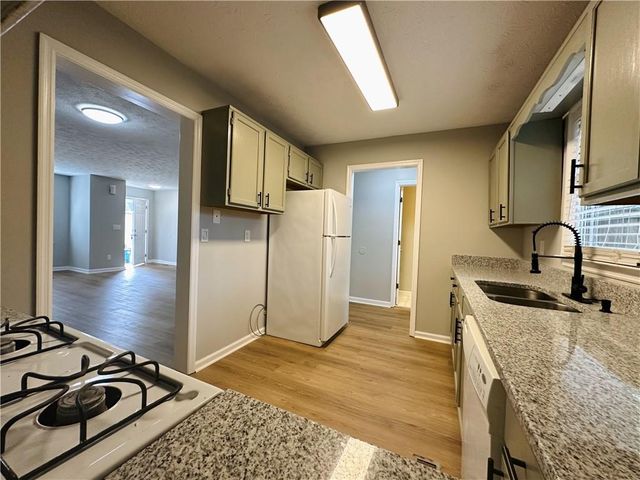 1016 Kennesborough Road NW, Kennesaw, GA 30144