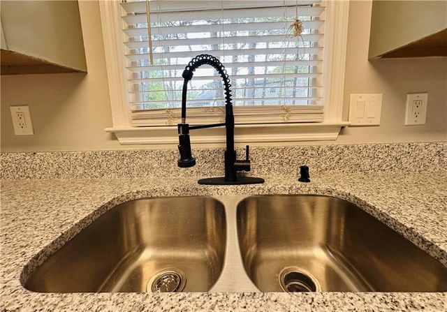 1016 Kennesborough Road NW, Kennesaw, GA 30144