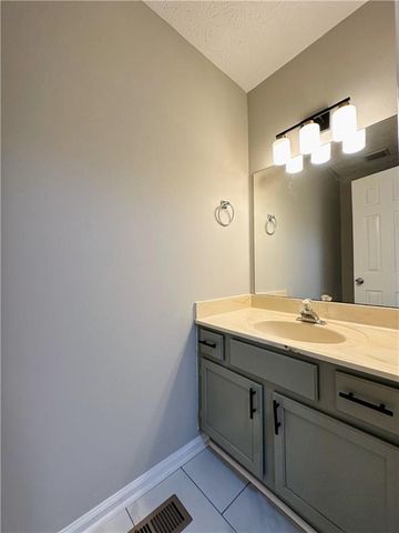 1016 Kennesborough Road NW, Kennesaw, GA 30144