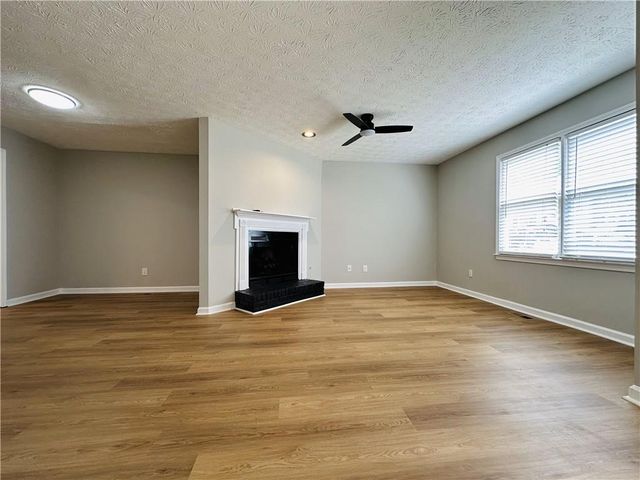 1016 Kennesborough Road NW, Kennesaw, GA 30144