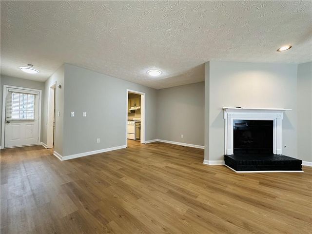 1016 Kennesborough Road NW, Kennesaw, GA 30144