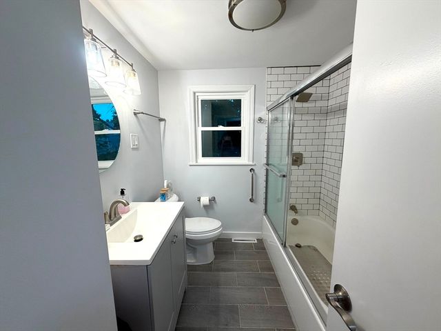 40 Neal St, Walpole, MA 02081